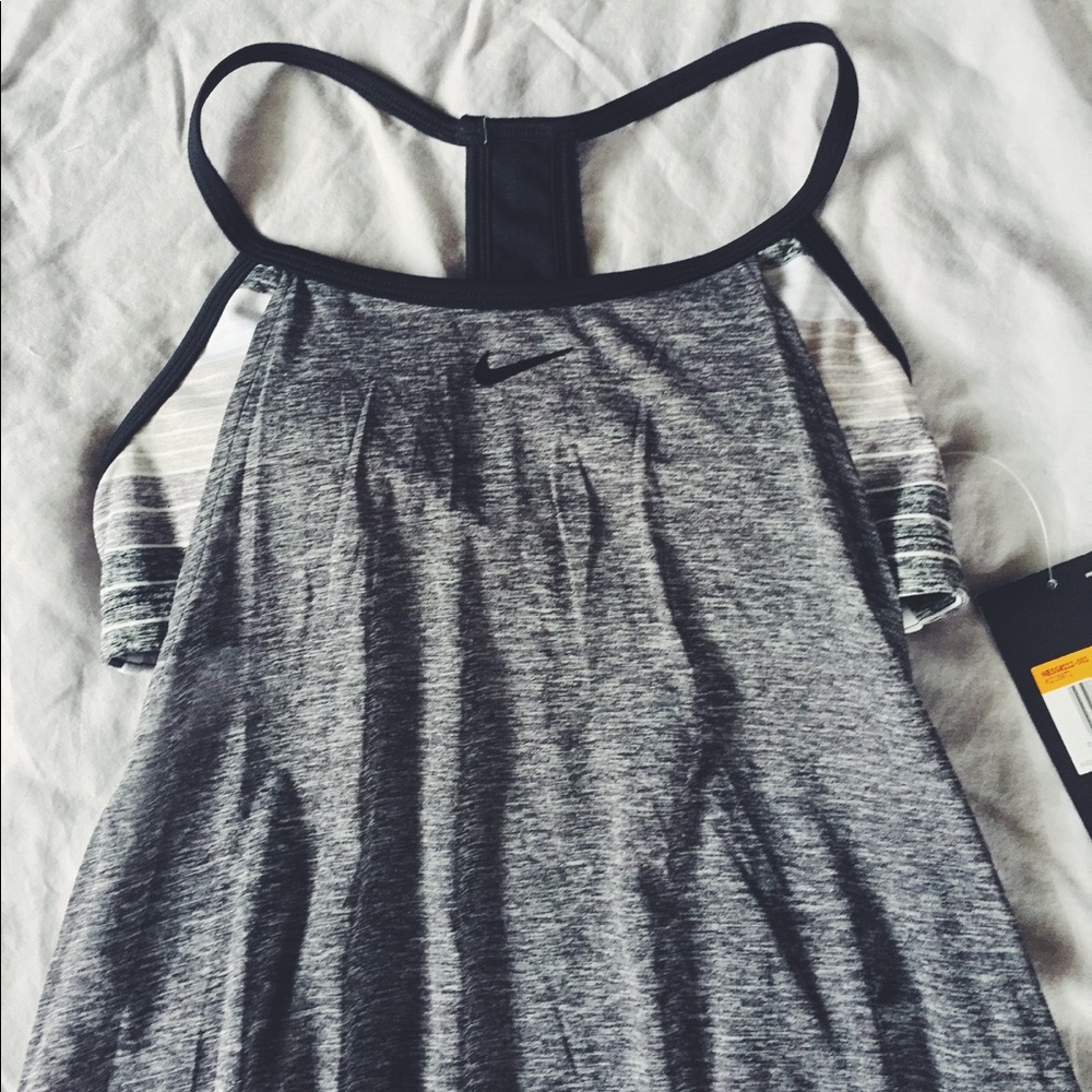 - NIKE Tank